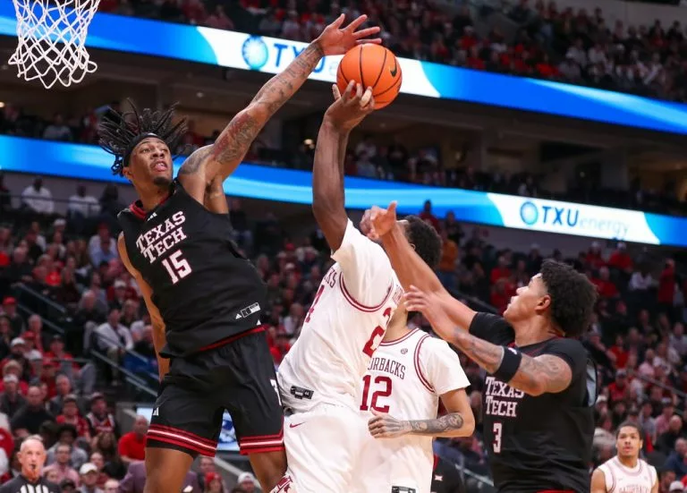 Queens University vs Arkansas Picks & Predictions for Tuesday December 16 2025