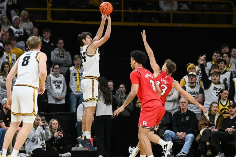 Iowa Hawkeyes vs Oregon Ducks Picks and Prediction for Sunday, February 1, 2026
